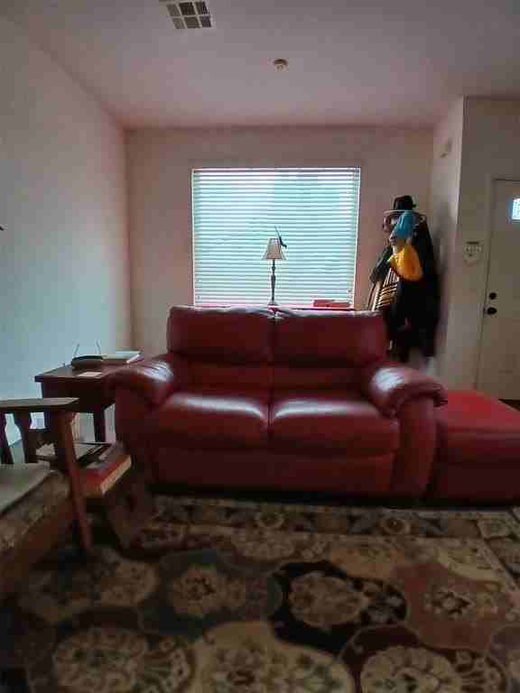 6719 Nw 37th St - Photo 2 of 9