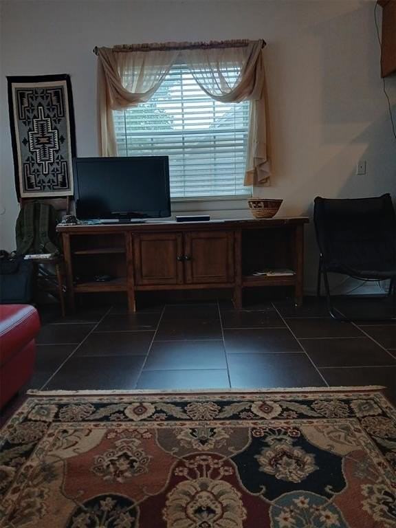 6719 Nw 37th St - Photo 3 of 9