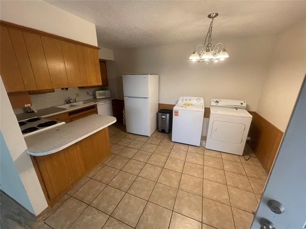 716 N Elm St - Photo 3 of 6