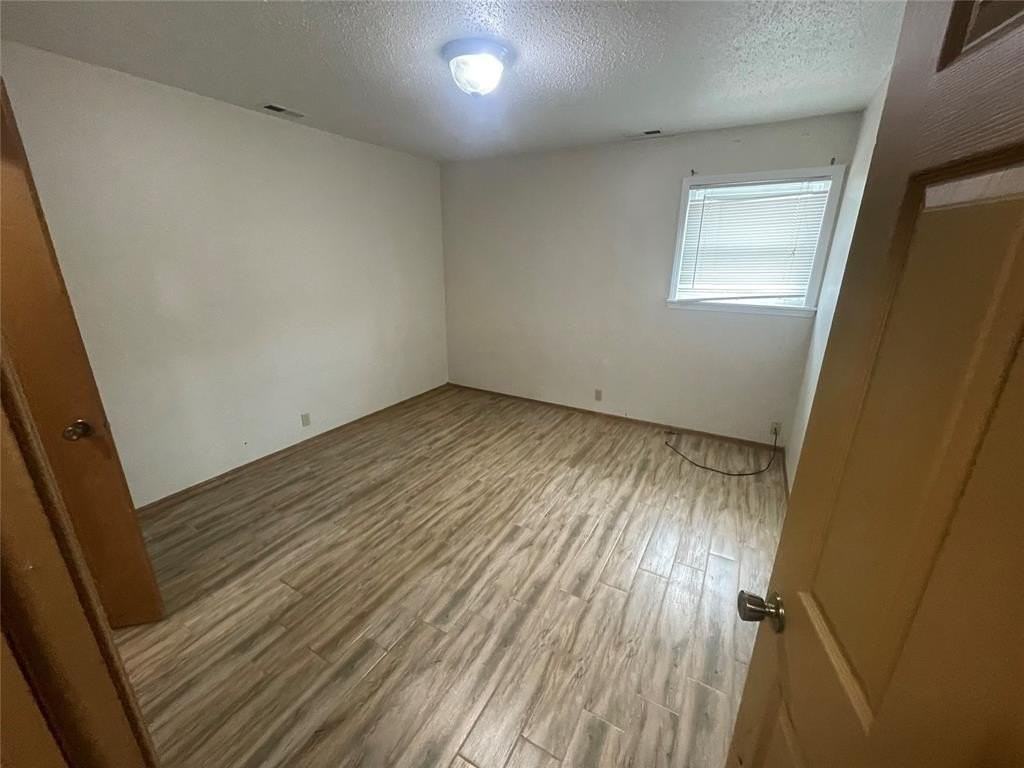 716 N Elm St - Photo 4 of 6