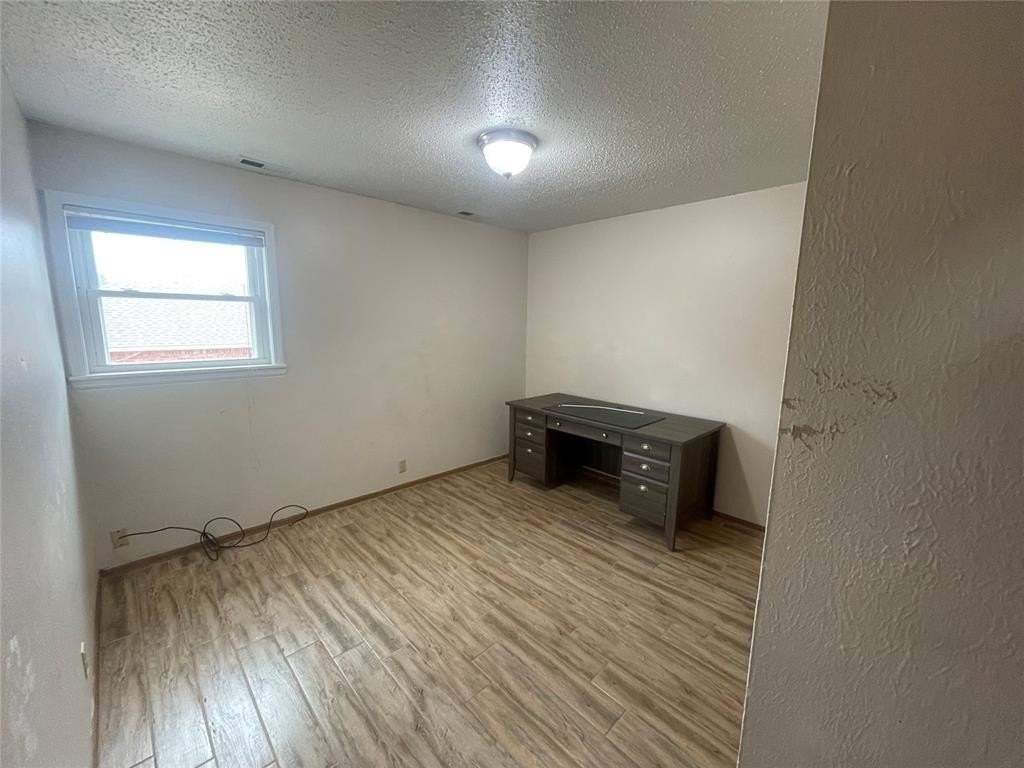 716 N Elm St - Photo 5 of 6