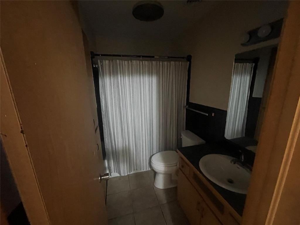 716 N Elm St - Photo 6 of 6