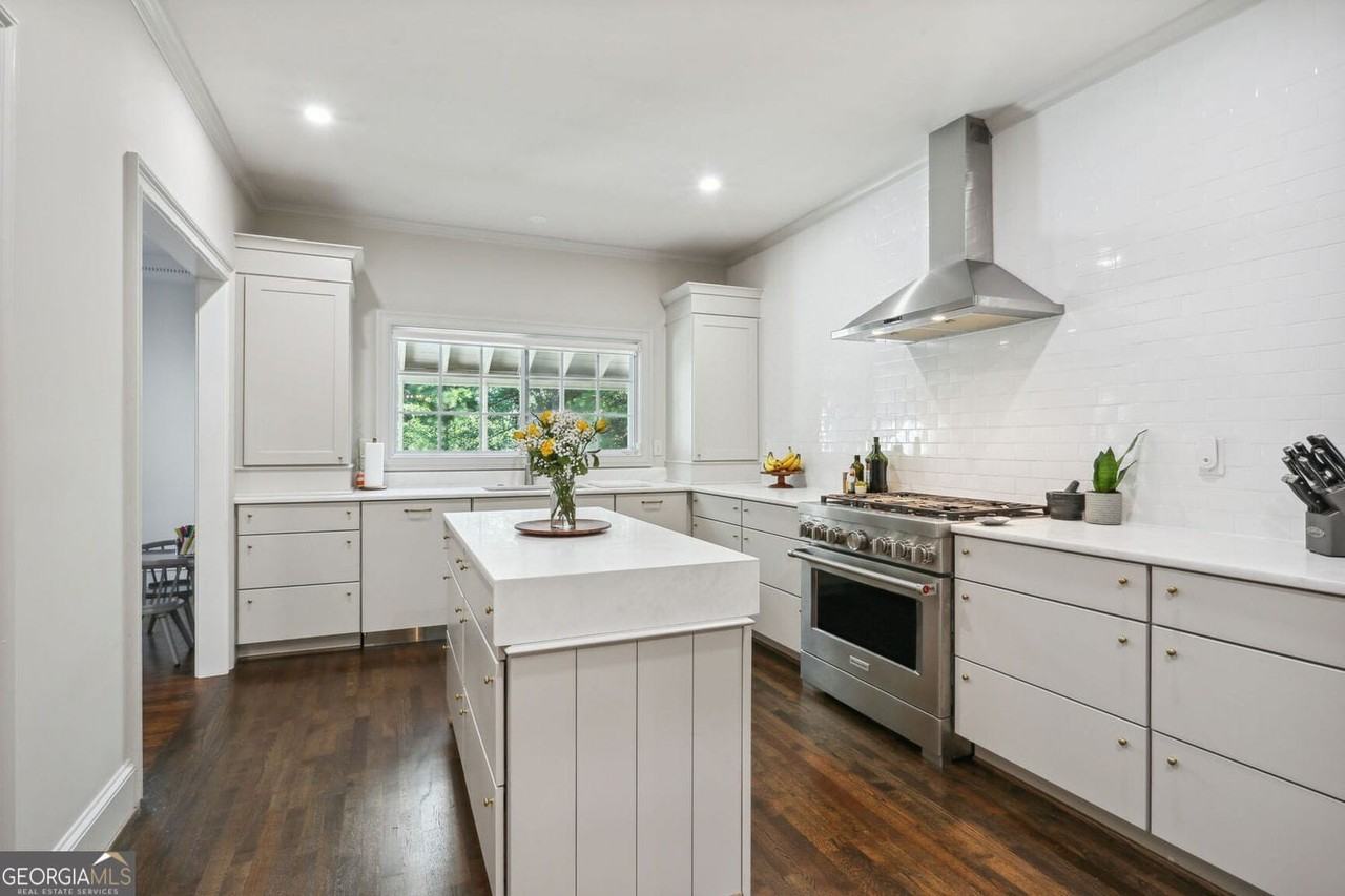 5684 River Oaks Pl - Photo 5 of 19