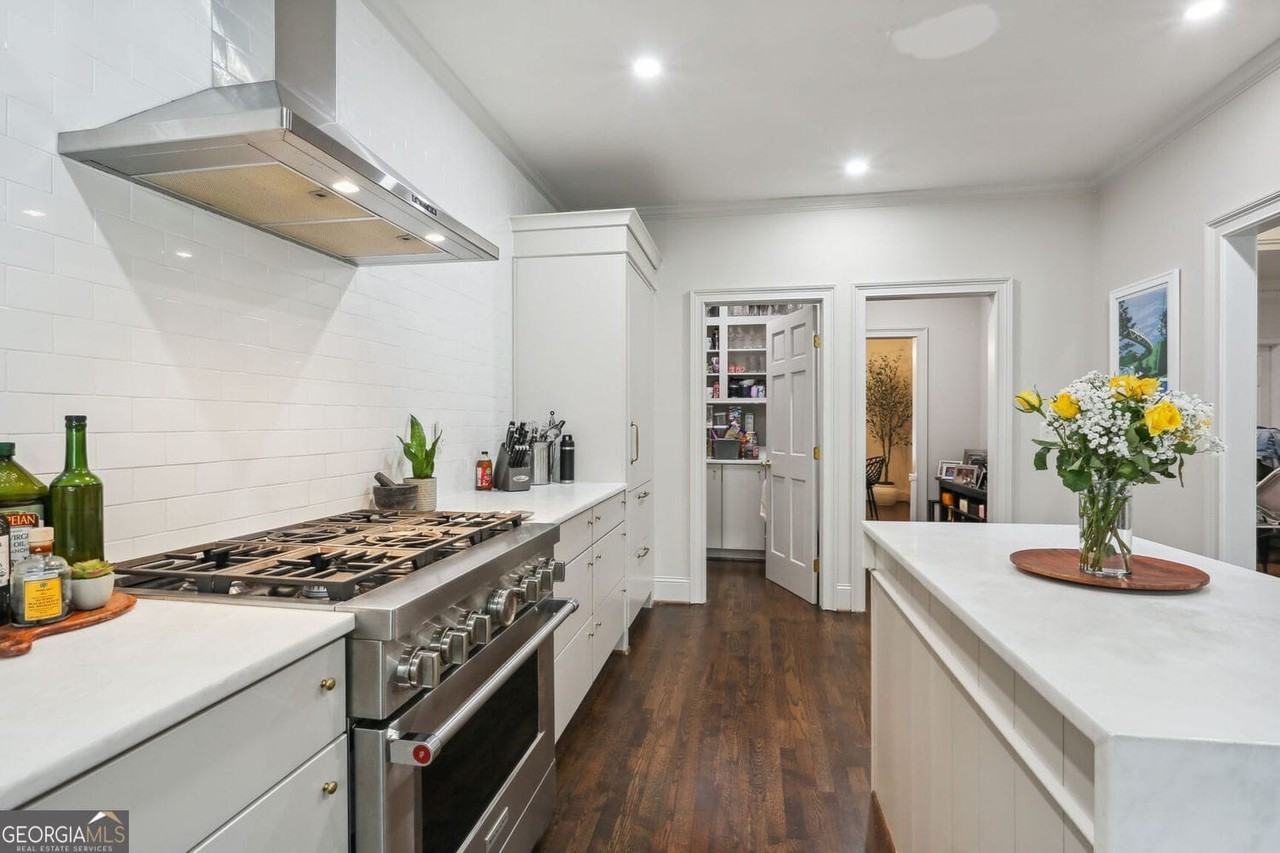 5684 River Oaks Pl - Photo 7 of 19