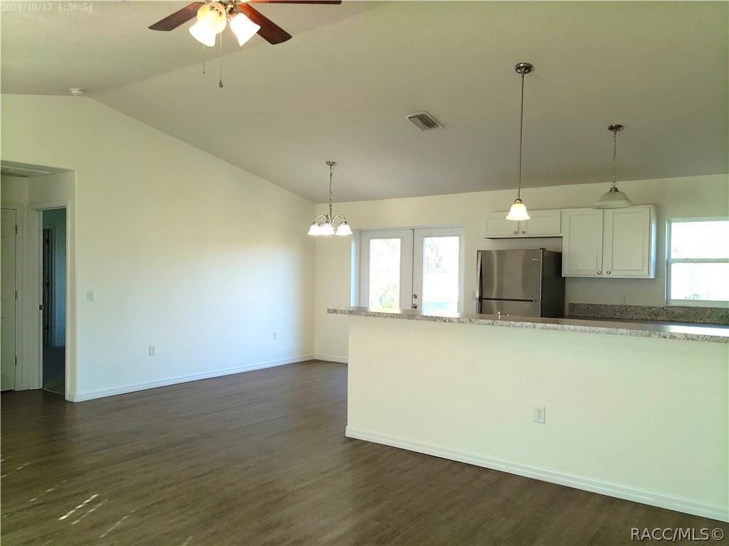 137 N Independence Hwy - Photo 4 of 24