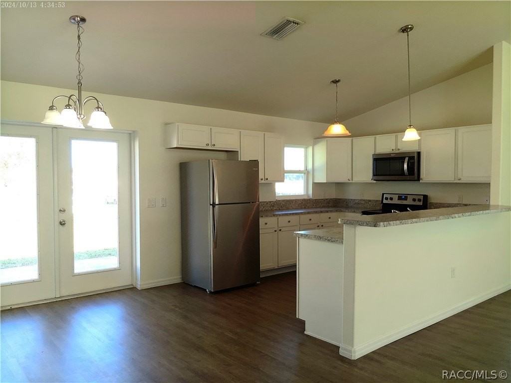 137 N Independence Hwy - Photo 5 of 24