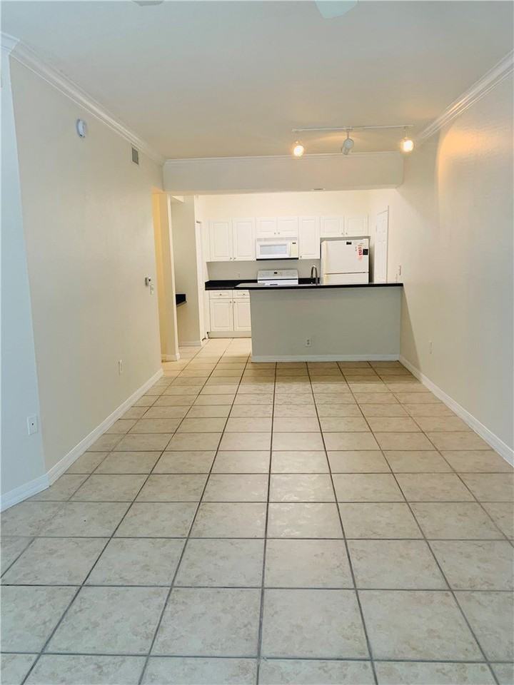 2312 57th Cir Unit 2312 - Photo 3 of 14