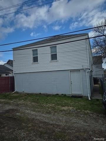 633 Elm St - Photo 2 of 2