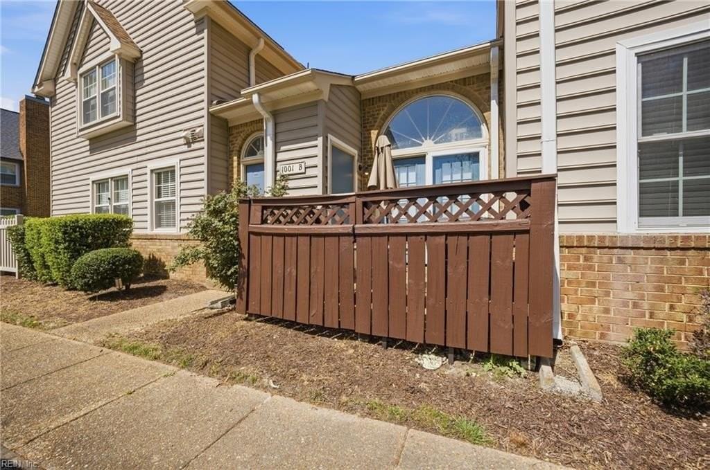 1001 Saint Andrews Way #B - Photo 4 of 25