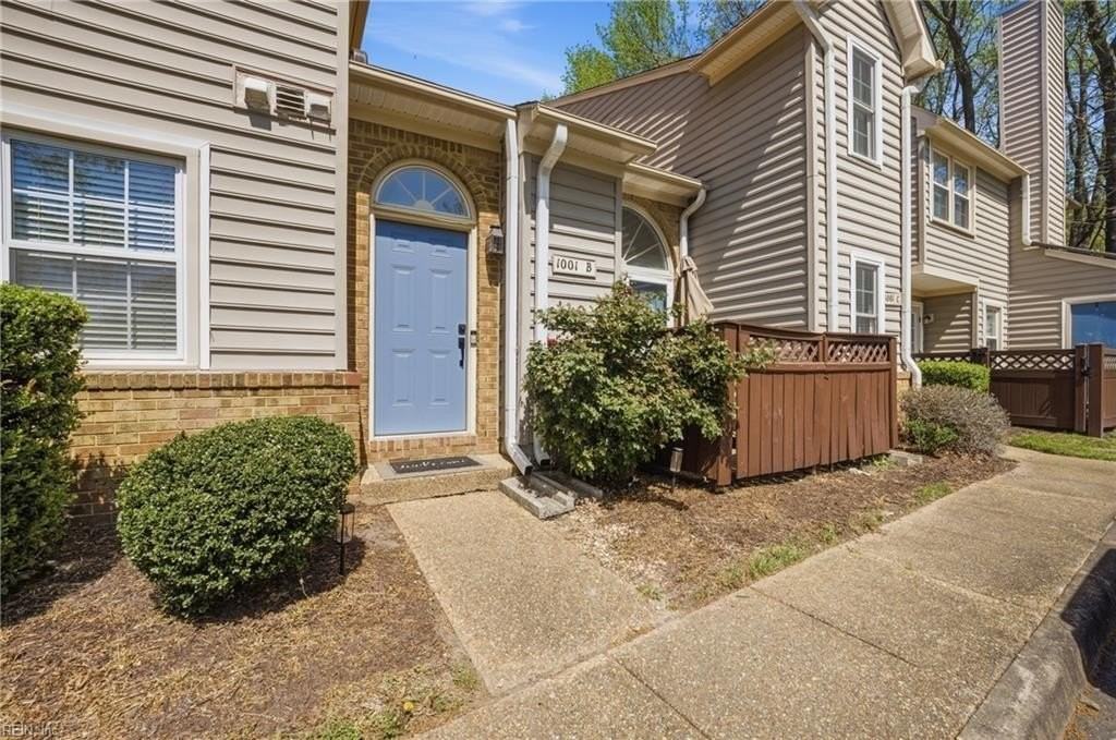 1001 Saint Andrews Way #B - Photo 5 of 25