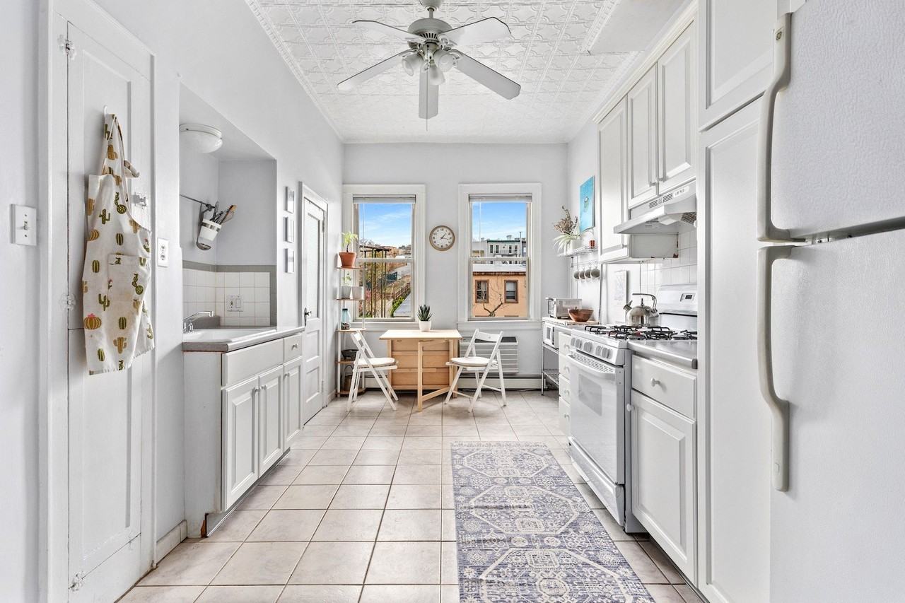 78 Devoe St Unit 2r - Photo 5 of 6