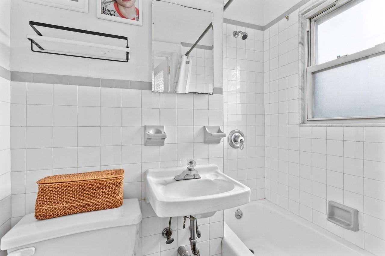 78 Devoe St Unit 2r - Photo 6 of 6