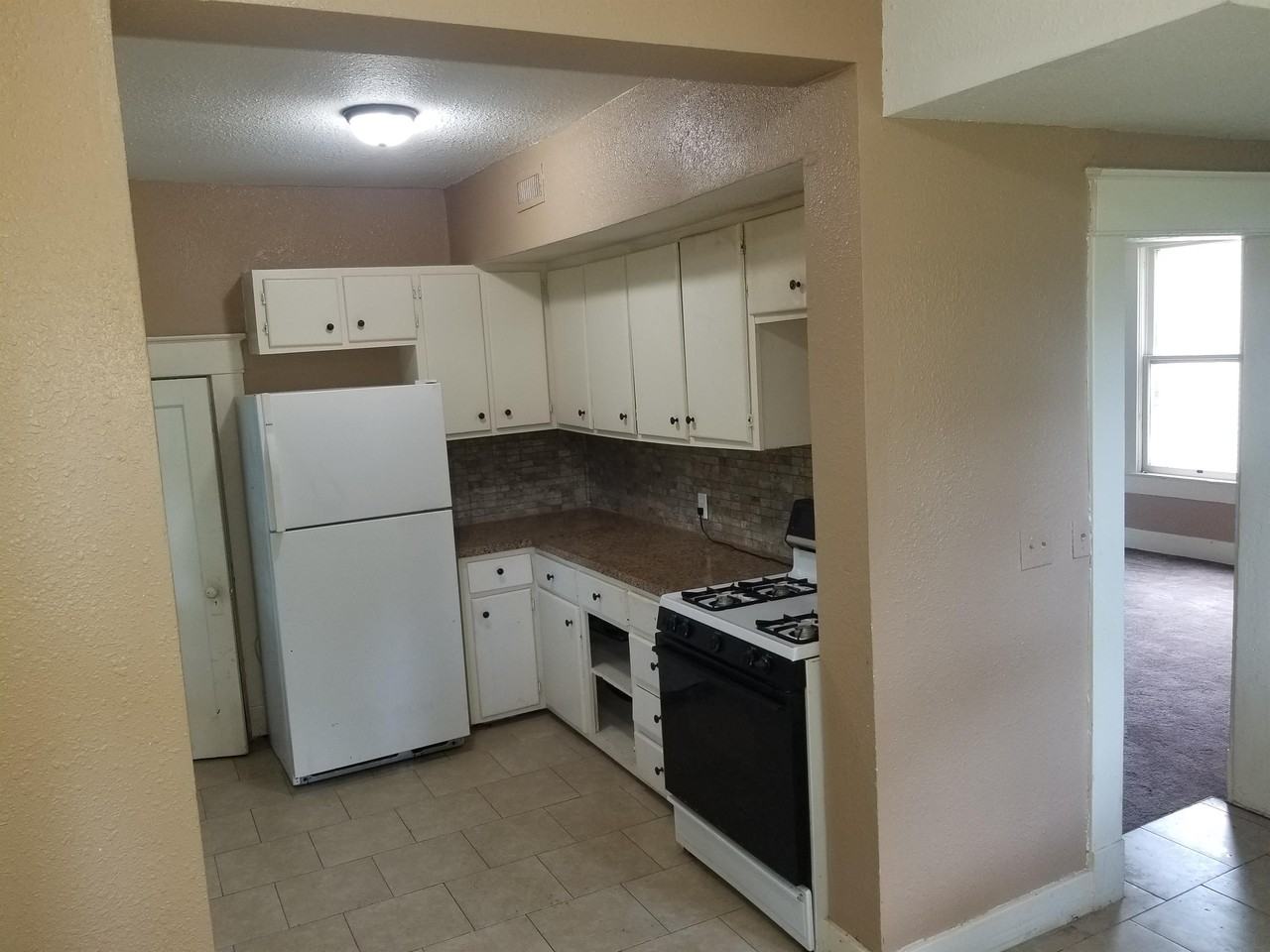 229 N 18th St #1 - Photo 5 of 9