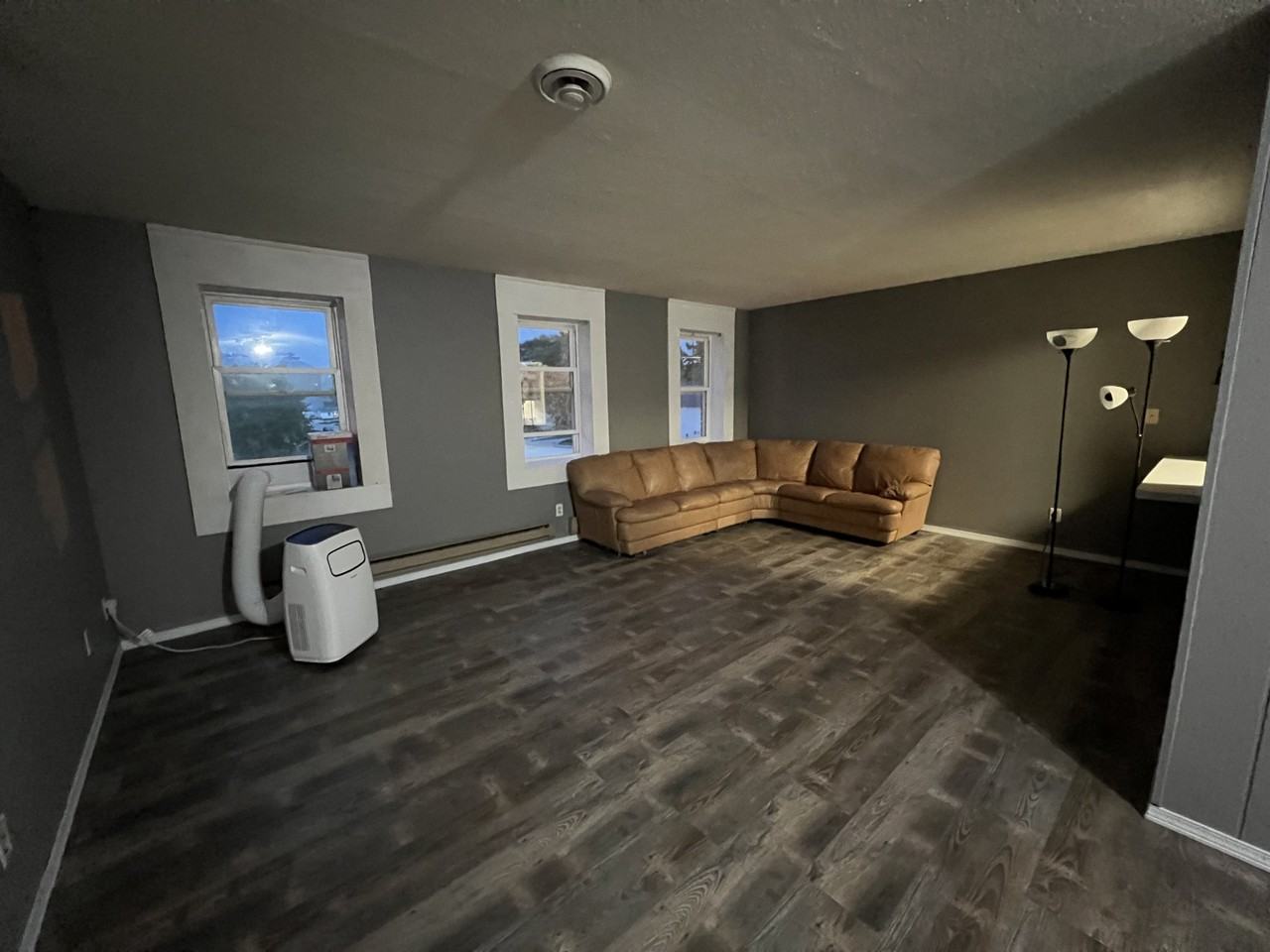 102 2nd Ave Sw #2 - Photo 3 of 10