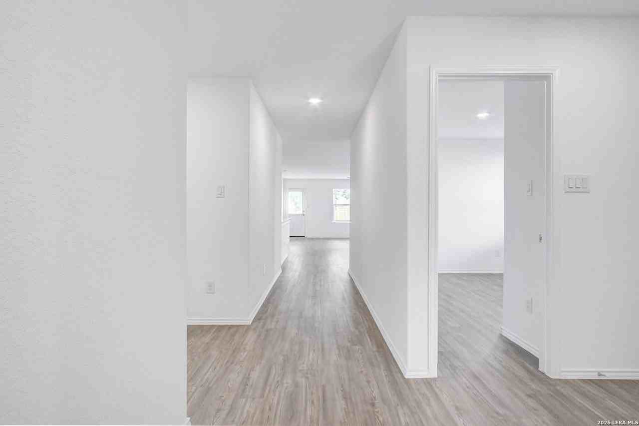 15003 Greenfield Ml - Photo 4 of 26
