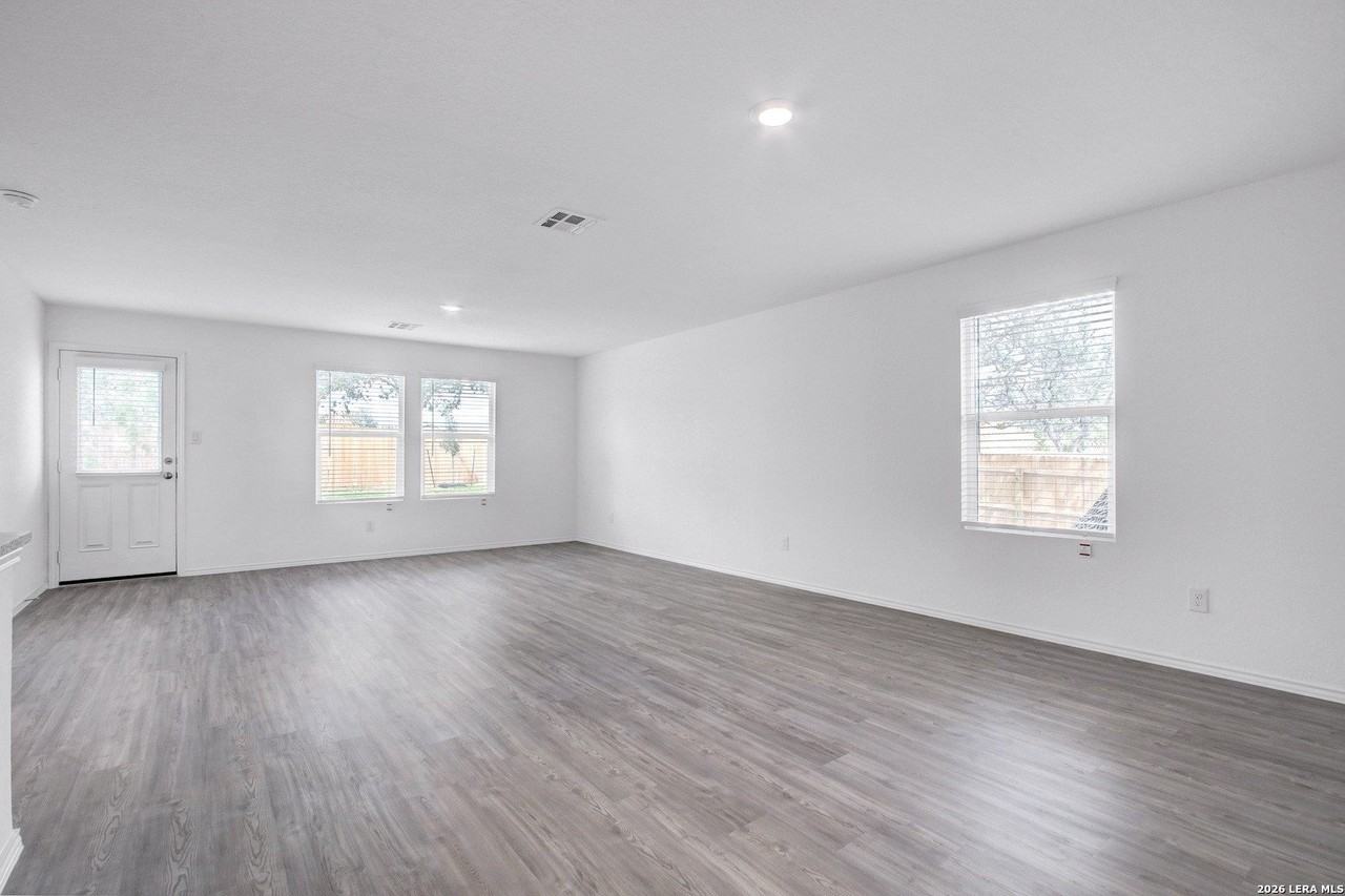 15003 Greenfield Ml - Photo 5 of 26