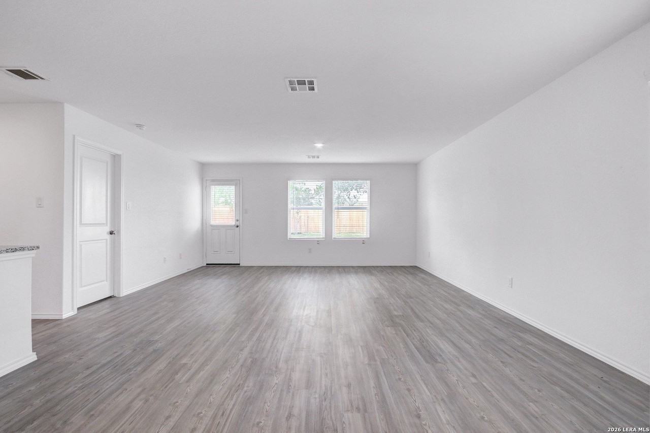 15003 Greenfield Ml - Photo 6 of 26