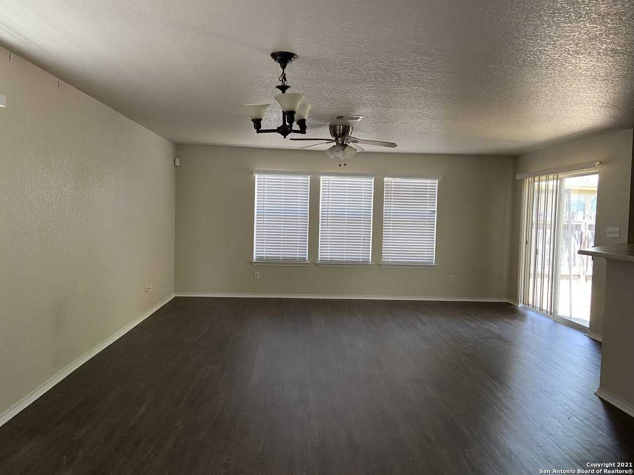 13719 York Woods - Photo 4 of 20