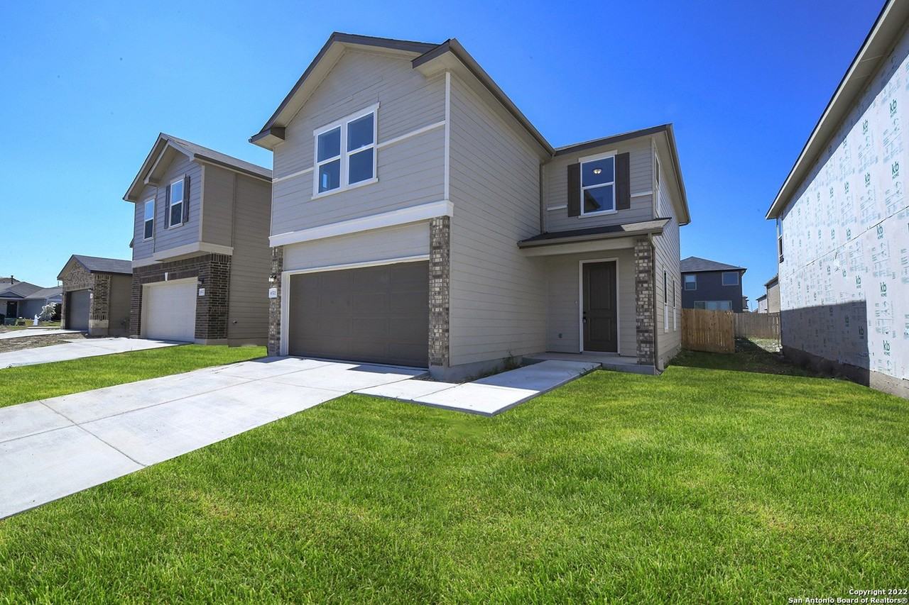 6511 Runaway Row - Photo 2 of 42