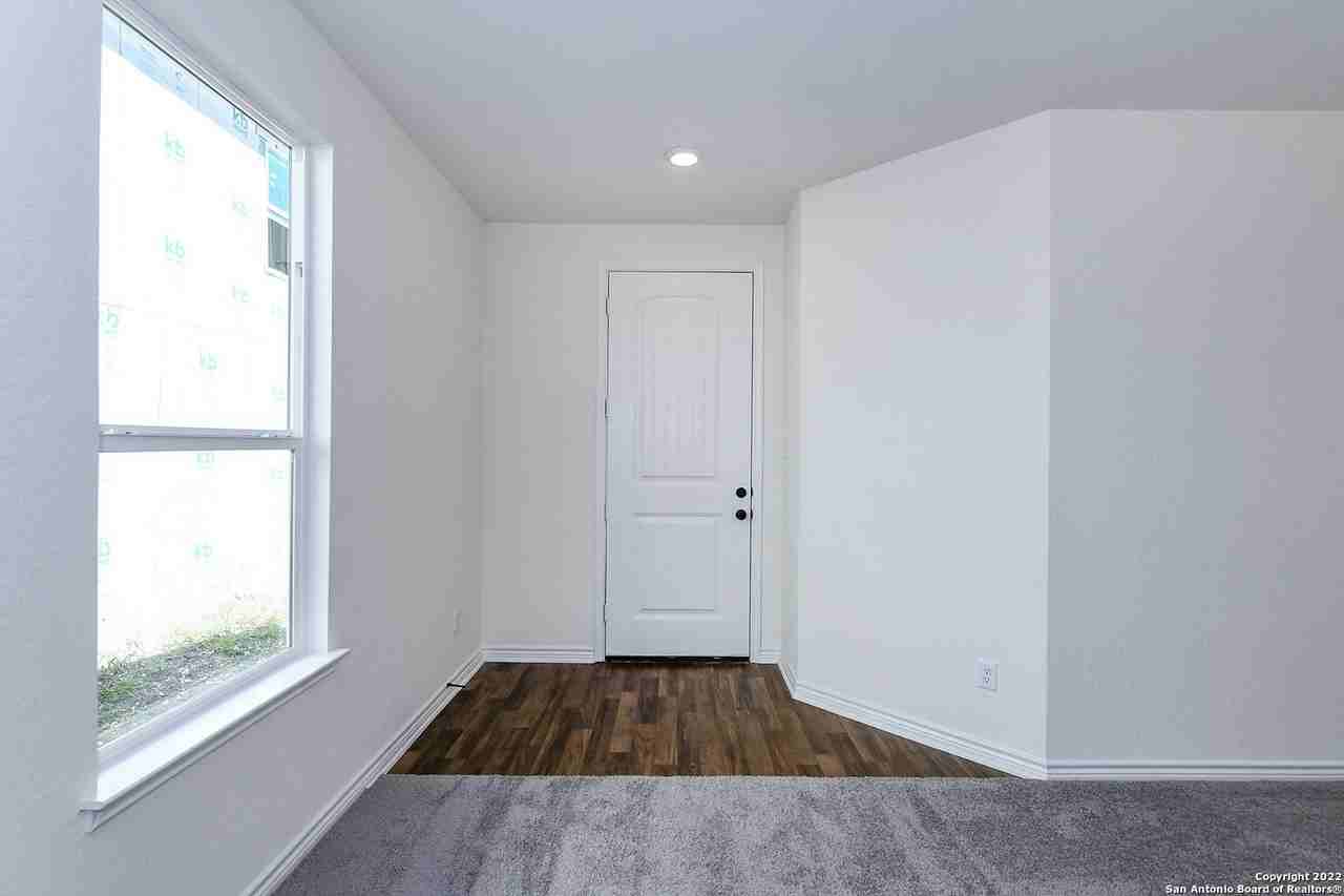 6511 Runaway Row - Photo 5 of 42