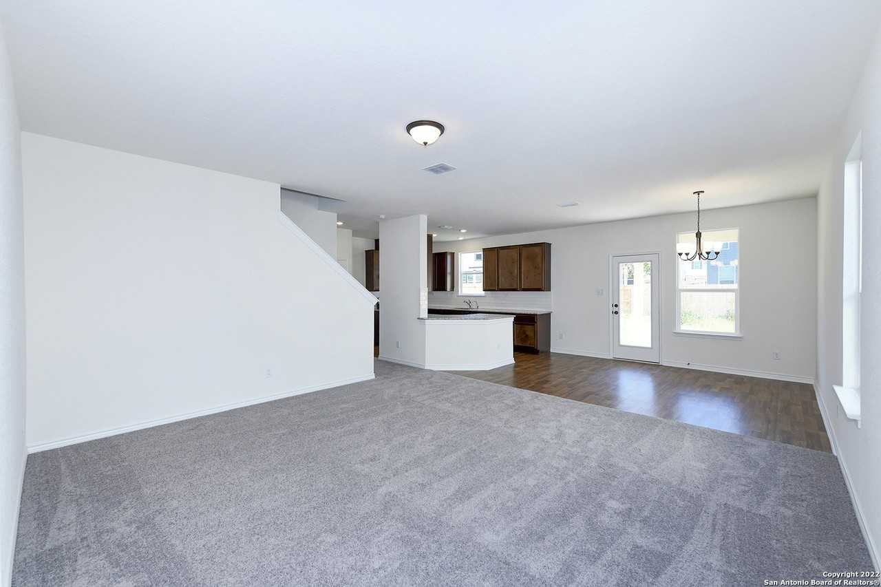 6511 Runaway Row - Photo 6 of 42