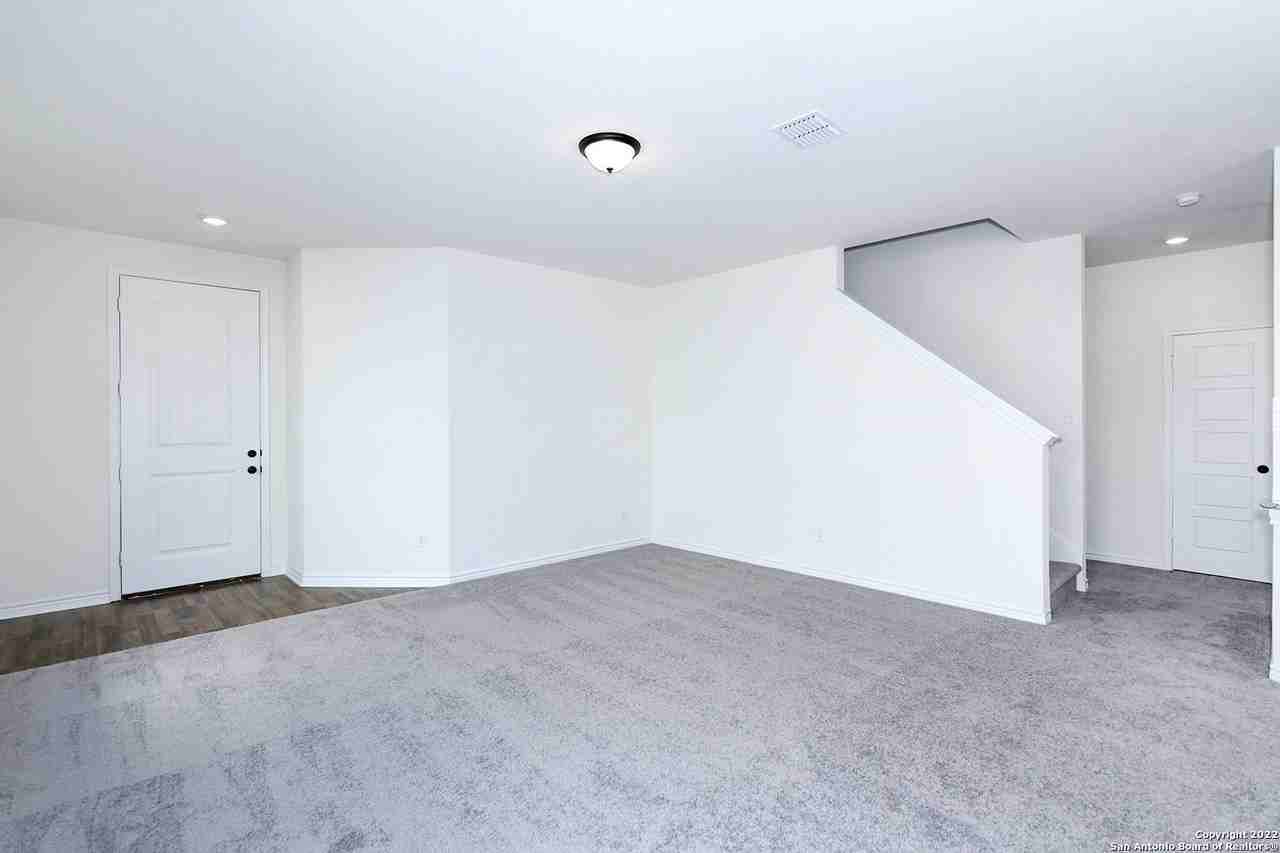 6511 Runaway Row - Photo 7 of 42