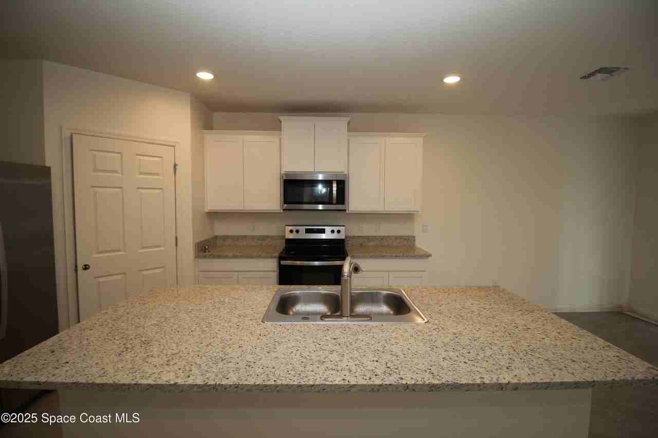 218 Bubbling Ln Nw - Photo 4 of 29