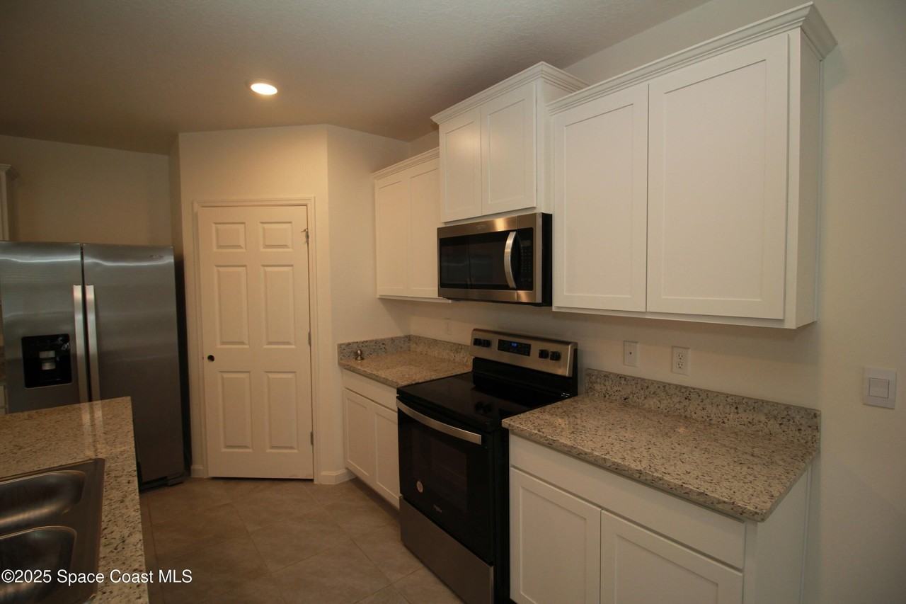 218 Bubbling Ln Nw - Photo 5 of 29