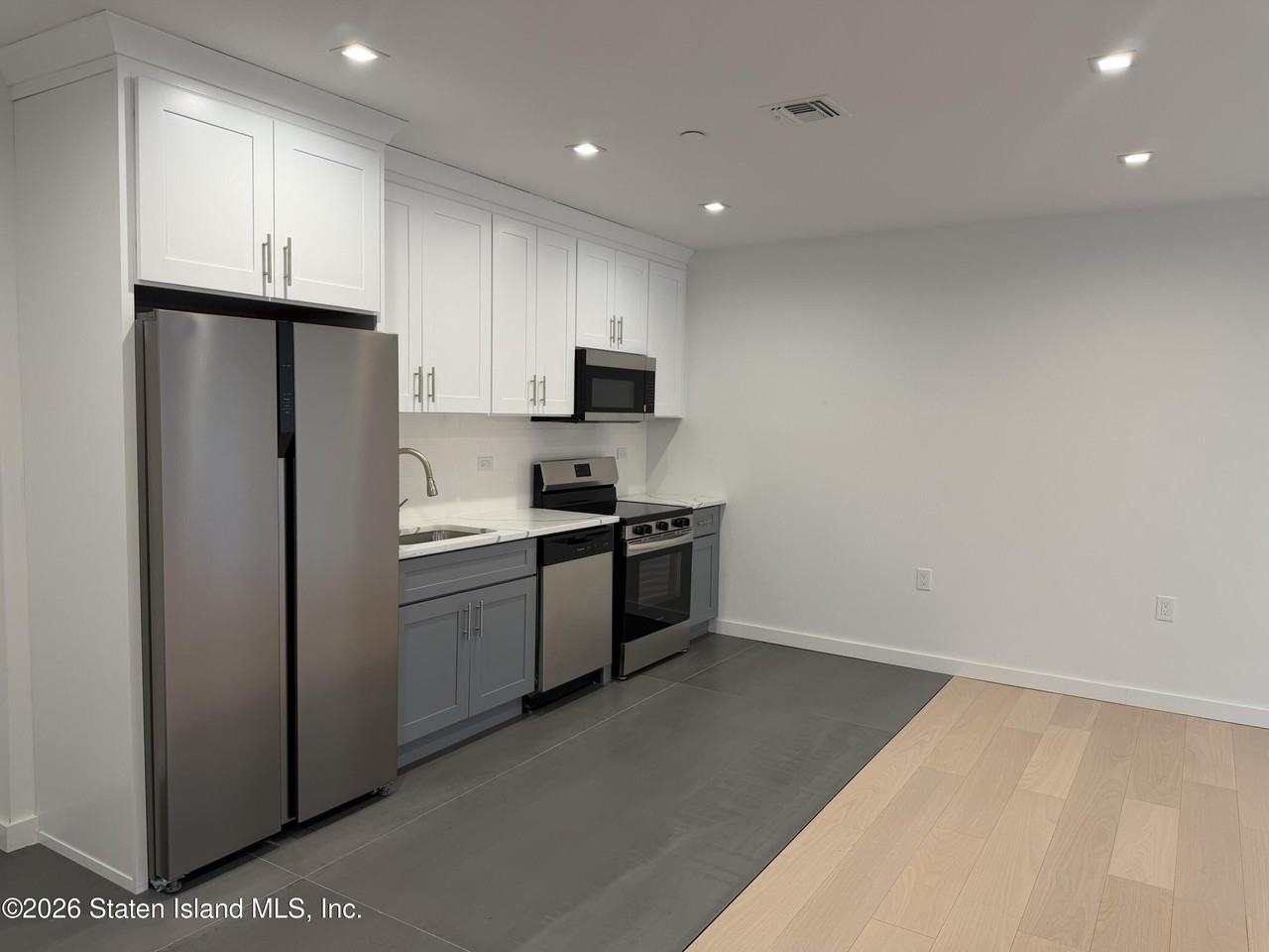 430 Saint Marks Pl Unit 3b - Photo 3 of 11