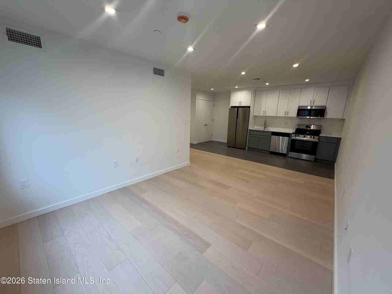 430 Saint Marks Pl Unit 3b - Photo 4 of 11