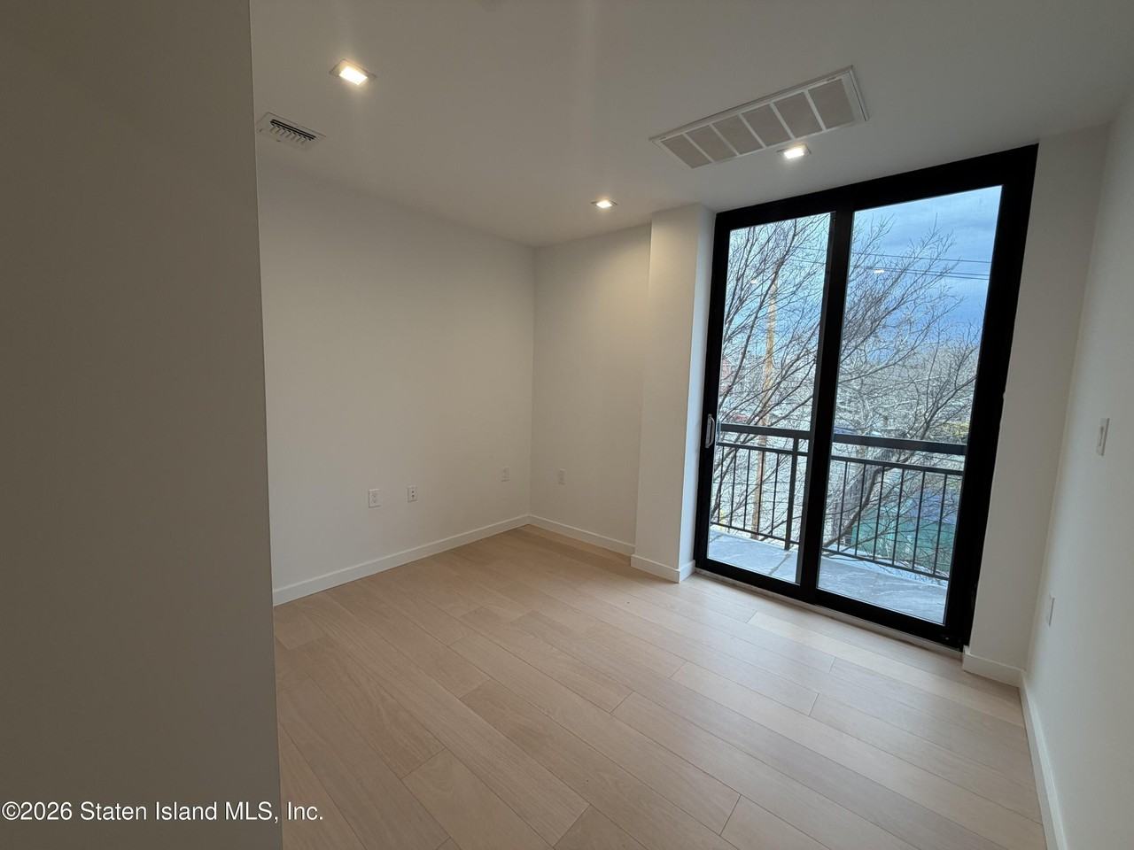 430 Saint Marks Pl Unit 3b - Photo 6 of 11