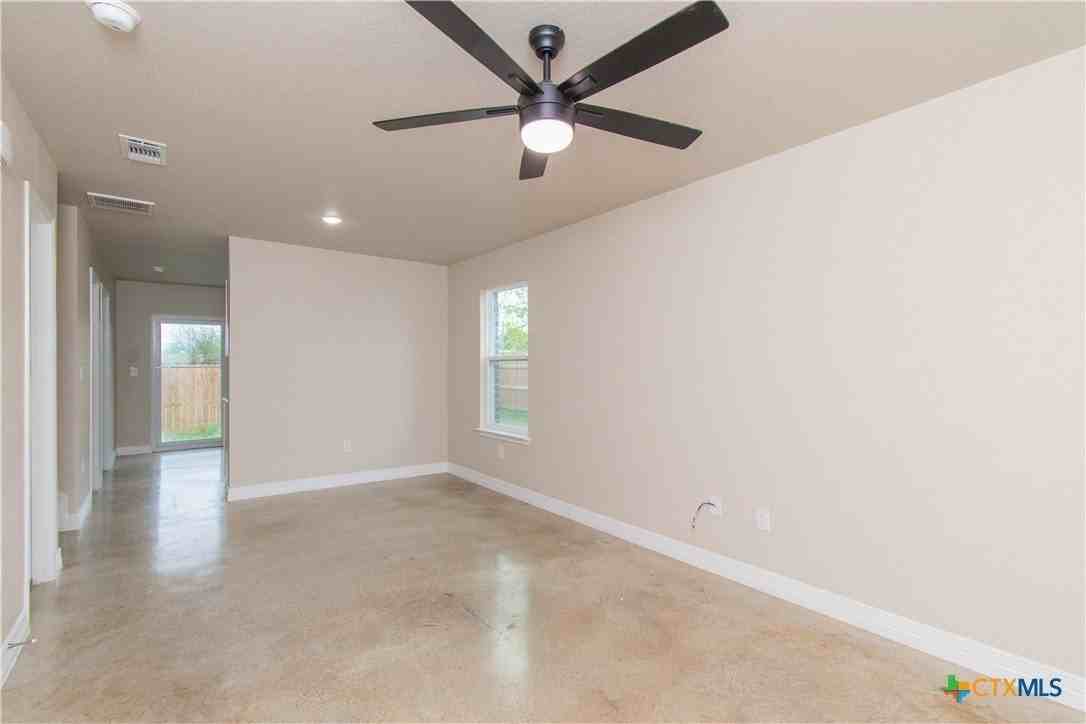 806 White Meadow Ln #B - Photo 4 of 15