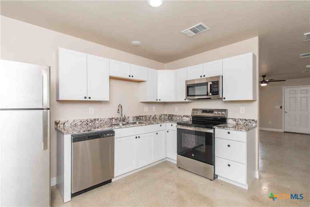 806 White Meadow Ln #B - Photo 5 of 15