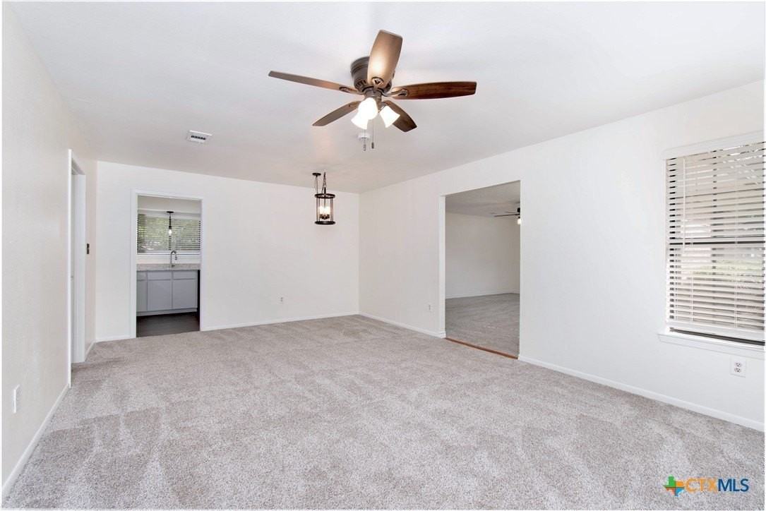 1405 Oak Park Ln - Photo 5 of 21