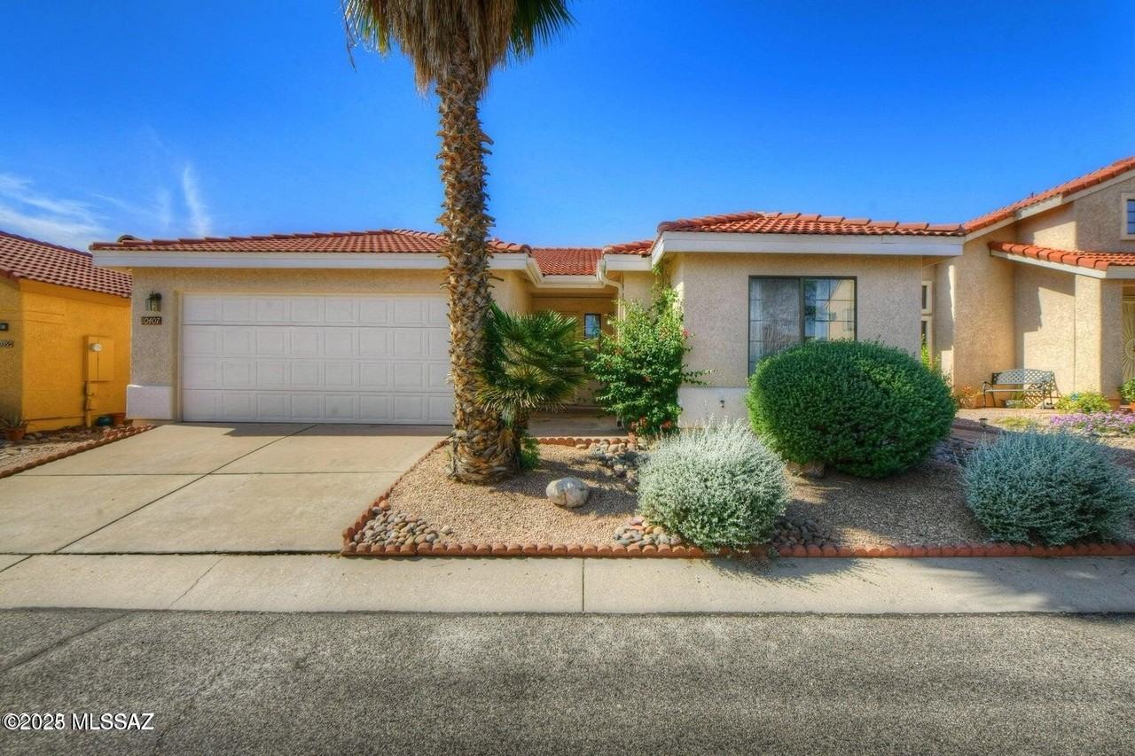 10407 N Fair Desert Dr - Photo 2 of 22