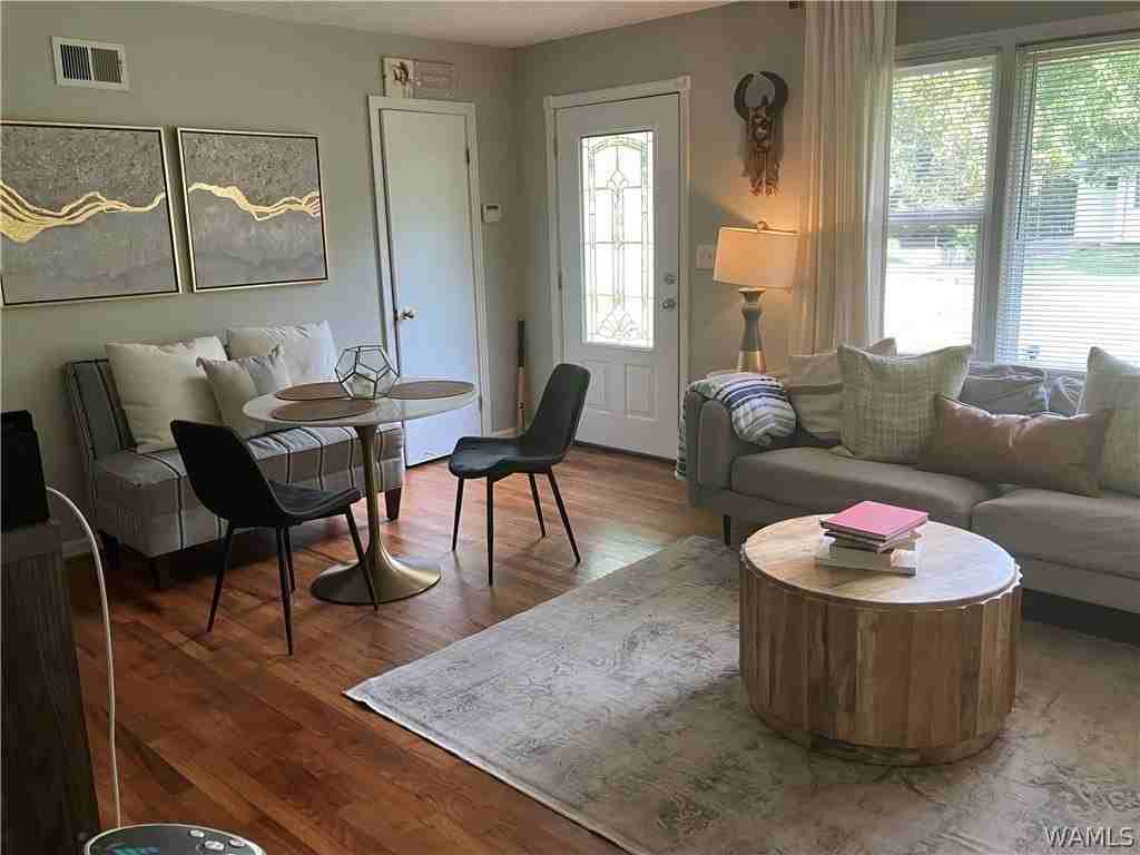 410 32nd Pl E - Photo 2 of 14