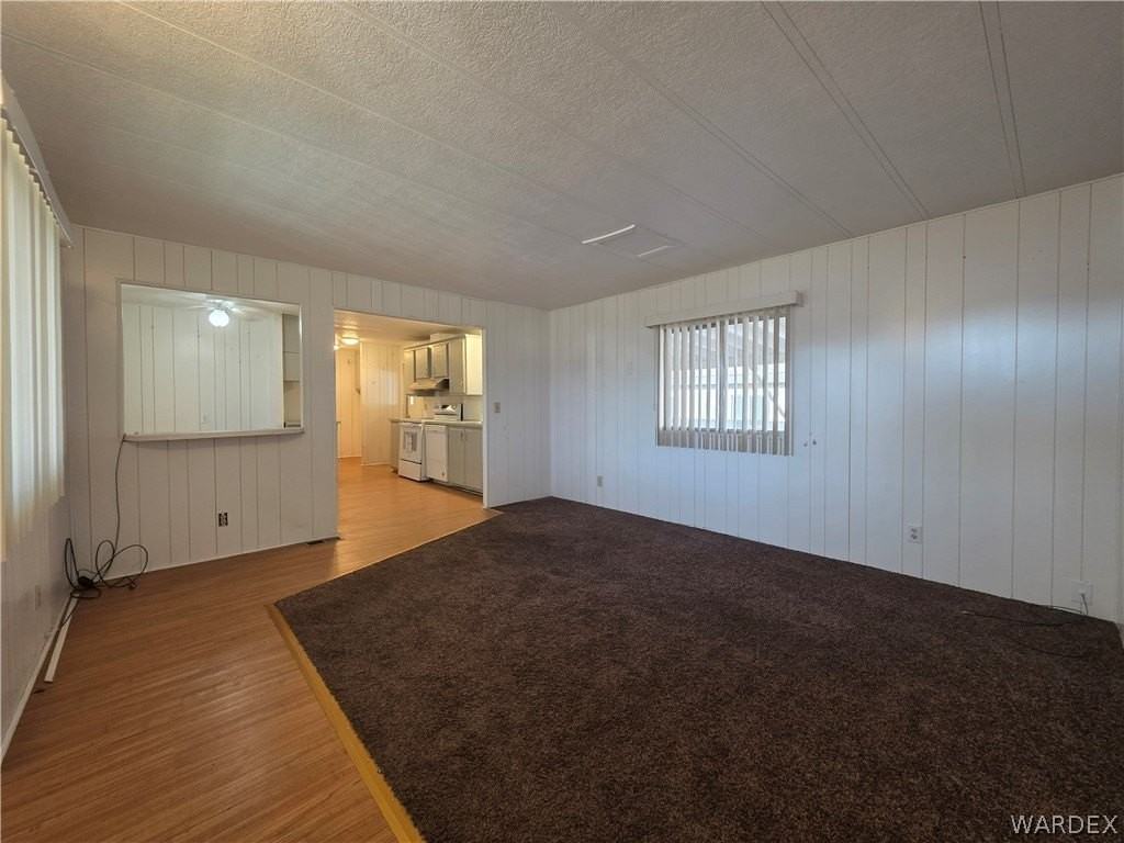 546 Roadrunner Dr - Photo 4 of 11