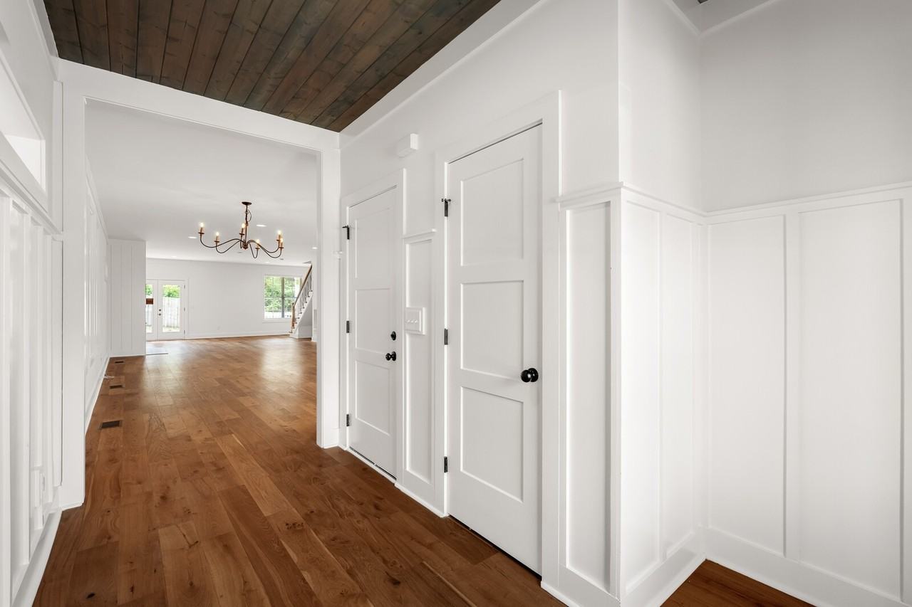 6515B Premier Dr - Photo 2 of 23