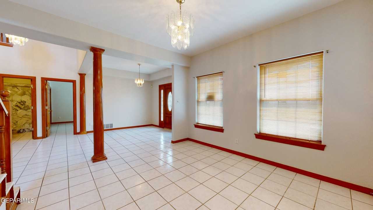 9033 Leo St - Photo 6 of 50