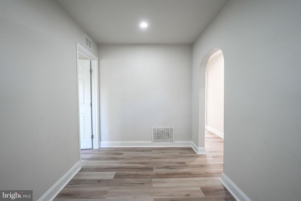 8665 Center Rd - Photo 4 of 31