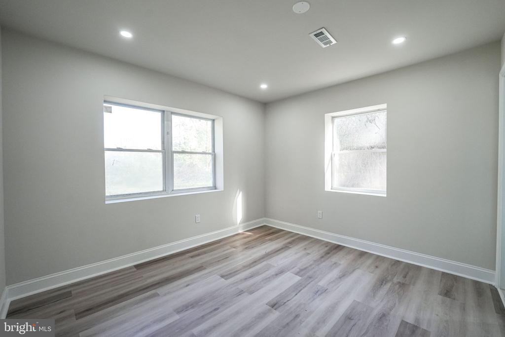 8665 Center Rd - Photo 5 of 31