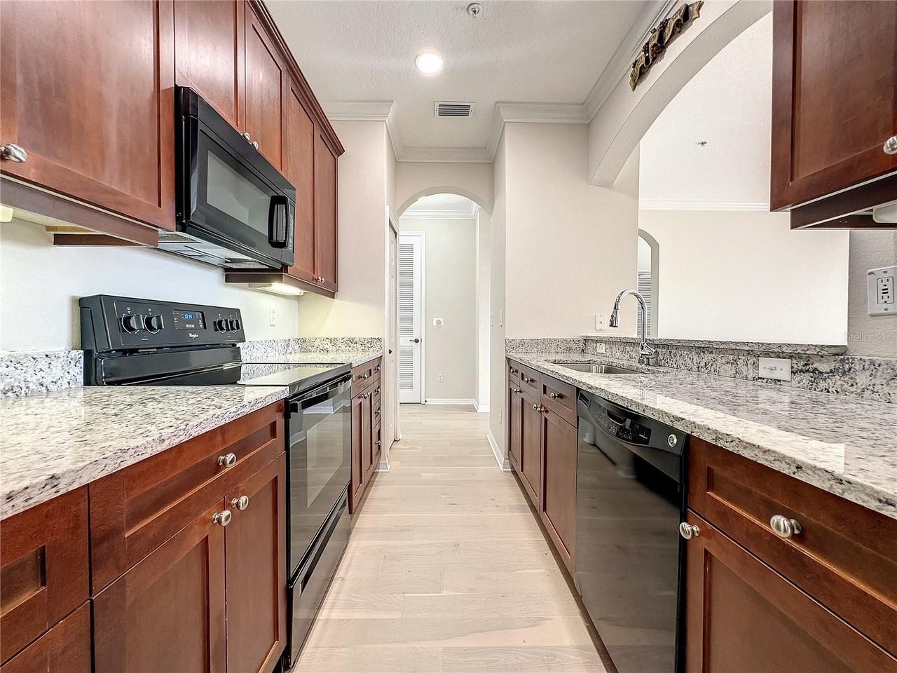 11564 Mizzon Dr - Photo 5 of 28