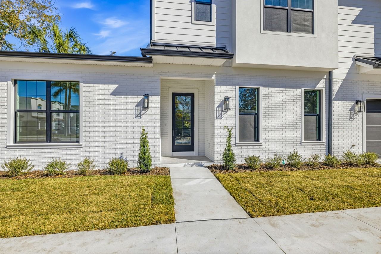 3010 S Esperanza Ave - Photo 3 of 26