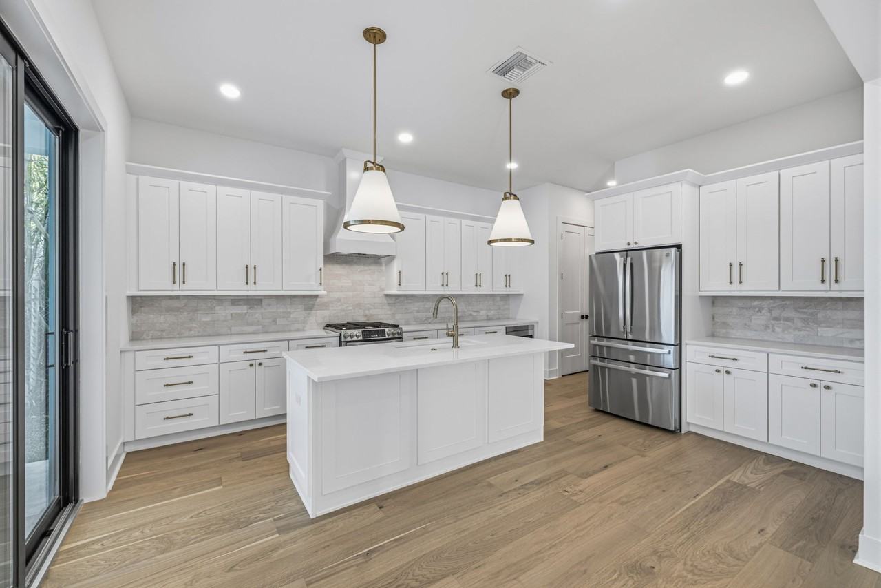 3010 S Esperanza Ave - Photo 7 of 26