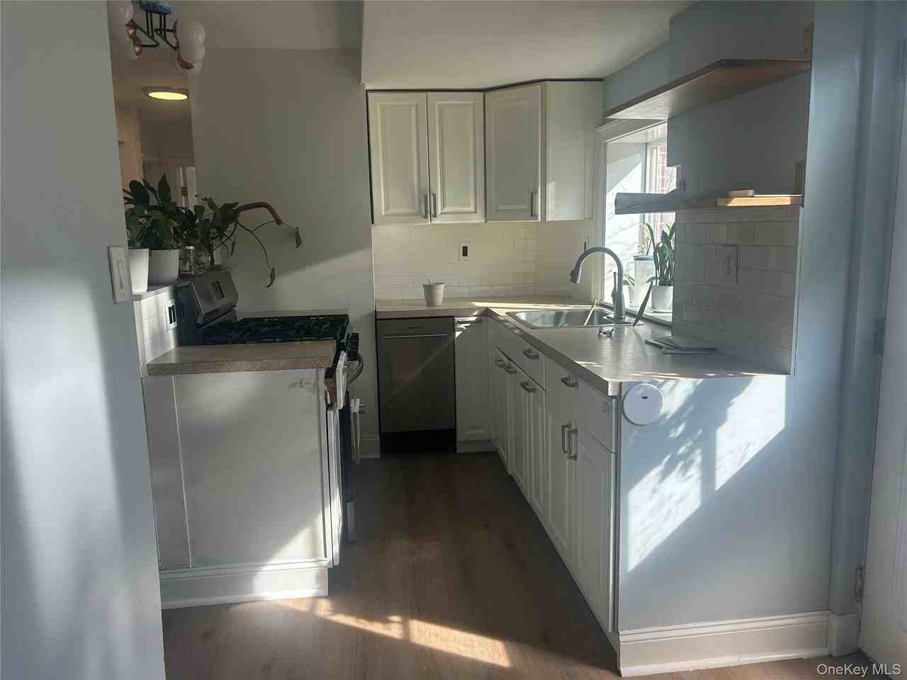 341 E Hudson St - Photo 4 of 15