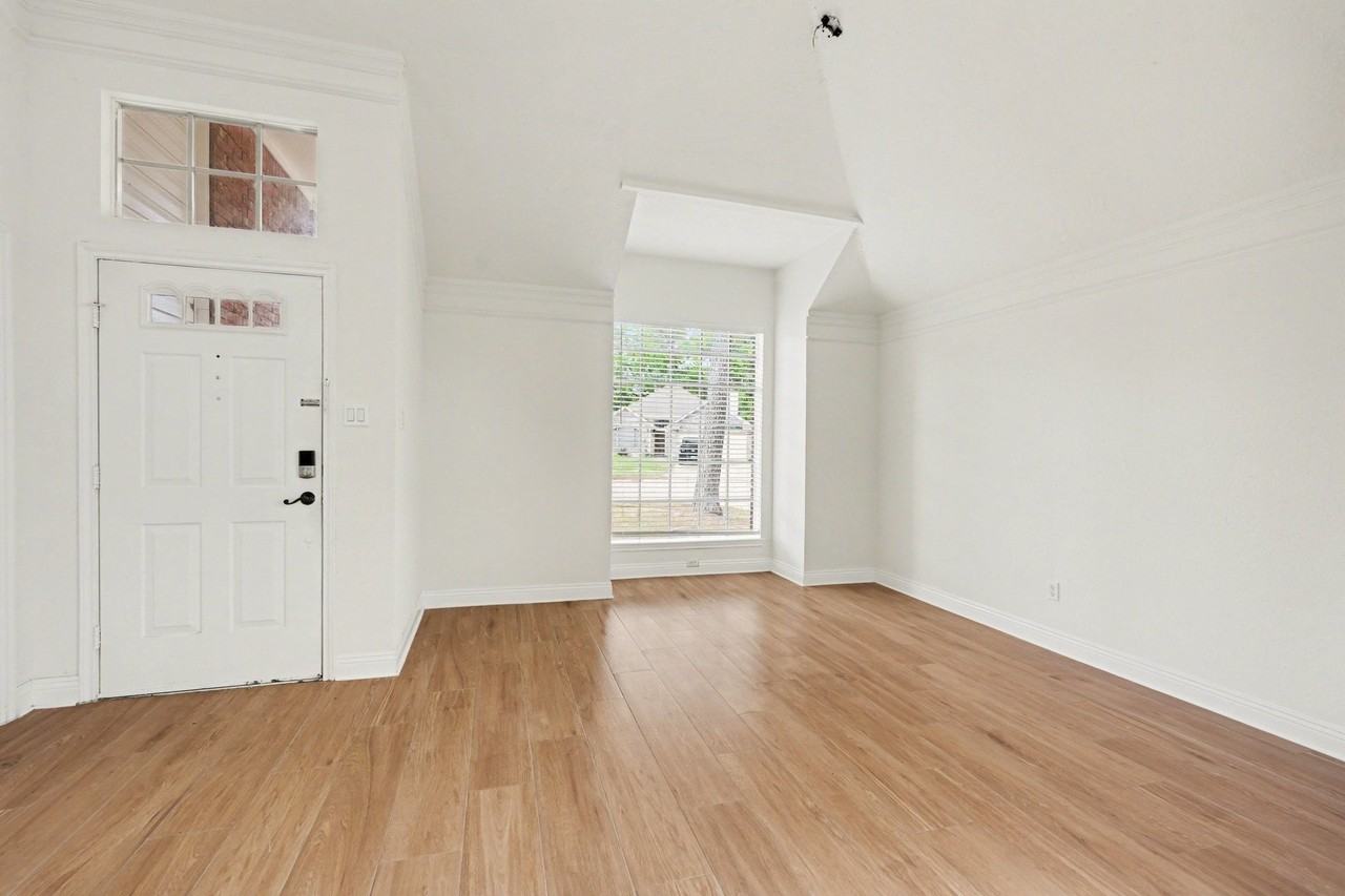 8303 Lake Crystal Dr - Photo 3 of 22