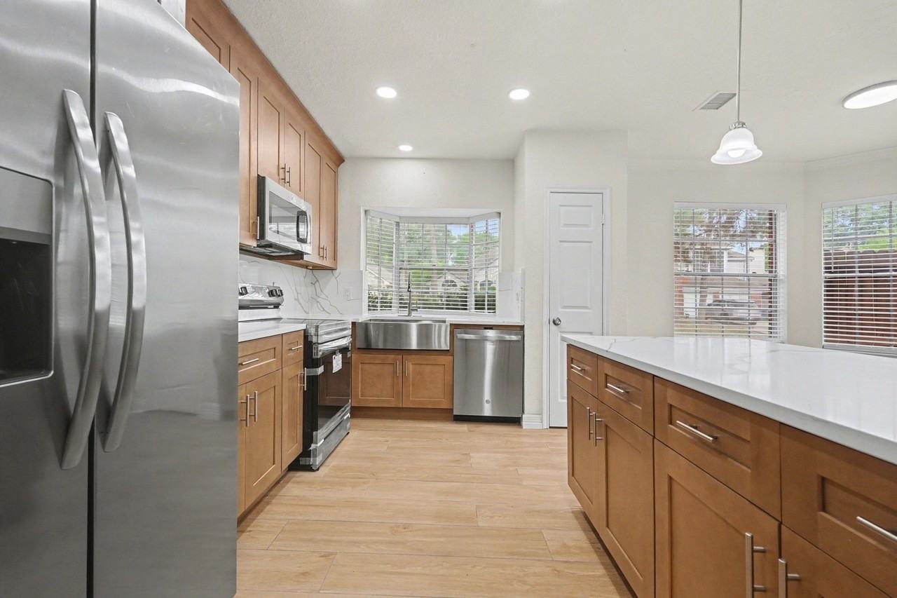 8303 Lake Crystal Dr - Photo 6 of 22