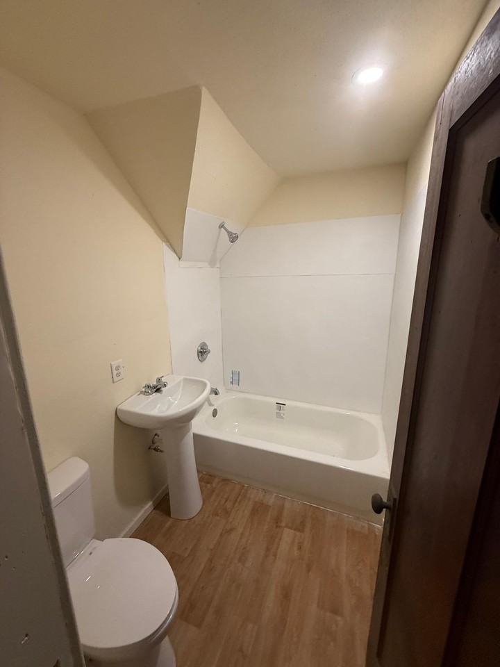 2425 S 28th St #2425 - Photo 3 of 4