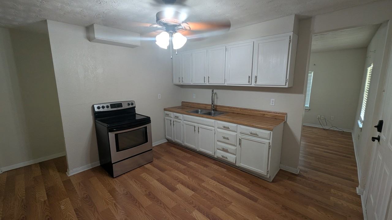 1607 Bells Dr #1 - Photo 3 of 11