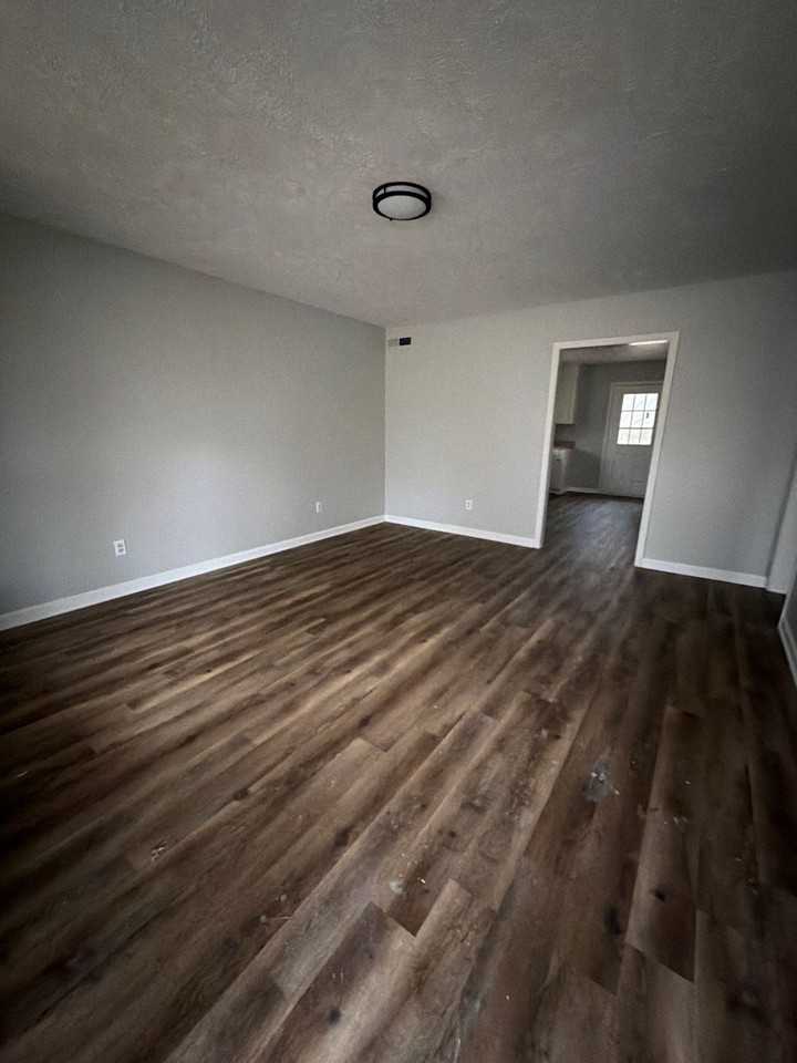 315 N Bond Ave #1 - Photo 3 of 9